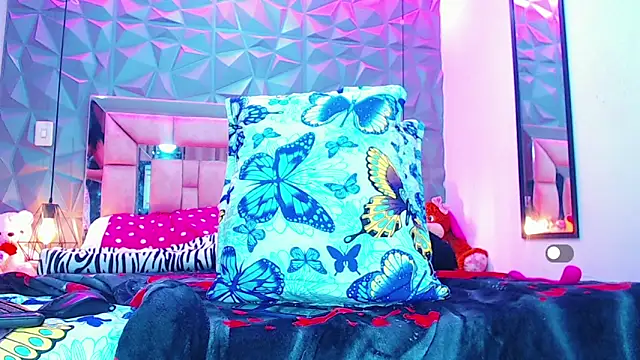 Snapshot of Doll_IvannaTs chatting on December 2, 2024, 2:20 am Doll IvannaTs online show from December 2, 2024, 2:20 am