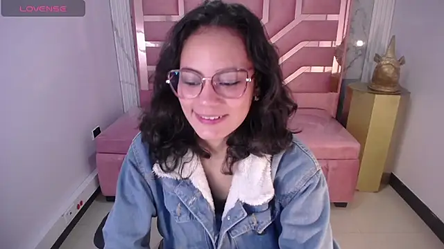 Snapshot of Tyna_ch chatting on December 9, 2024, 4:26 pm Tyna ch online show from December 9, 2024, 4:26 pm