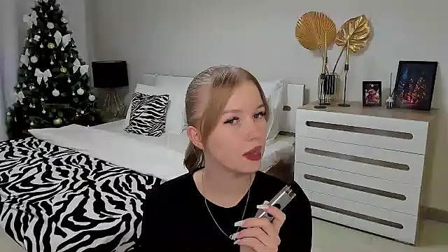 shy  lady online show from December 5, 2024, 3:28 pm