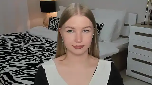 Snapshot of shy__lady chatting on April 28, 2026, 11:32 pm shy lady online show from April 28, 2026, 11:32 pm