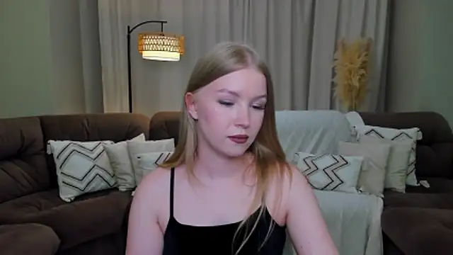 Snapshot of shy__lady chatting on May 28, 2026, 6:05 pm shy lady online show from May 28, 2026, 6:05 pm