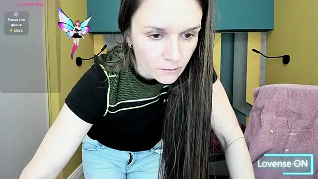 AriaGray online show from December 4, 2025, 12:47 pm