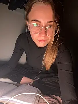 GraceTorrez online show from December 18, 2024, 3:22 pm