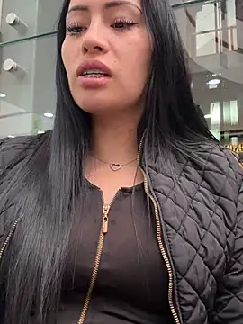 Snapshot of Sara_luna_ chatting on January 6, 2025, 4:02 pm Sara luna online show from January 6, 2025, 4:02 pm