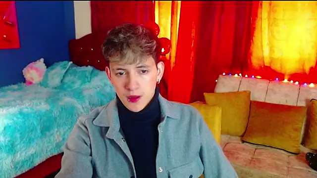 GabyThoms online show from January 28, 2025, 8:36 pm