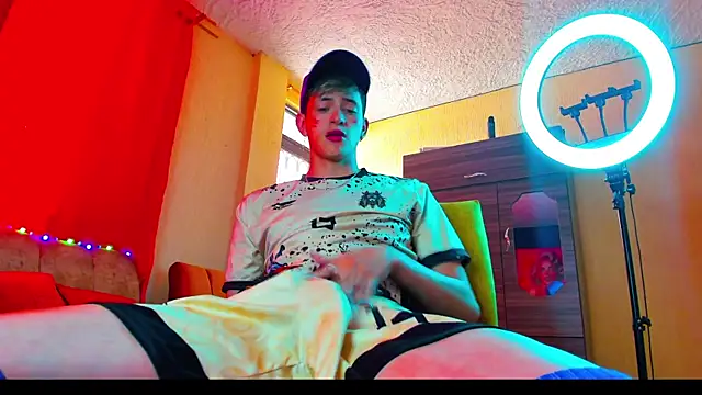 GabyThoms online show from February 3, 2025, 6:49 pm