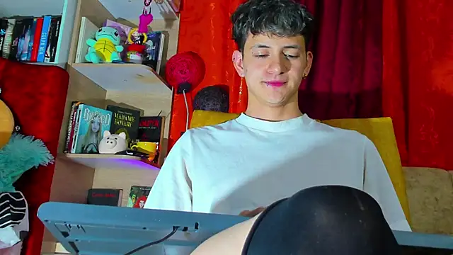 GabyThoms online show from March 5, 2025, 4:45 am