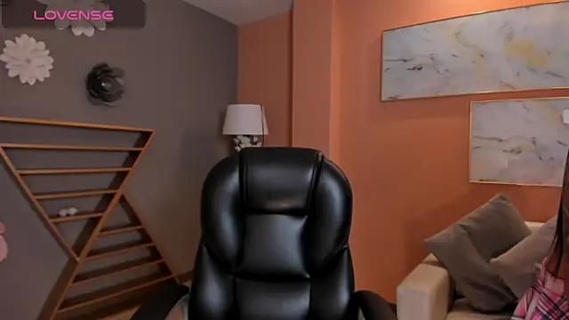 Snapshot of HannahJamesX chatting on February 10, 2025, 5:41 pm HannahJamesX online show from February 10, 2025, 5:41 pm