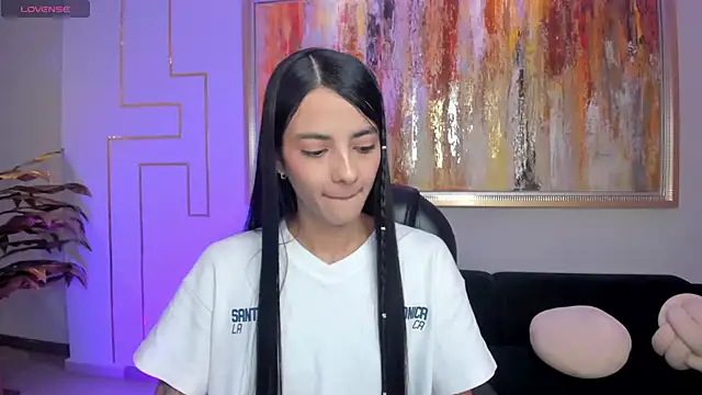 Snapshot of HannahJamesX chatting on September 10, 2025, 5:35 pm HannahJamesX online show from September 10, 2025, 5:35 pm