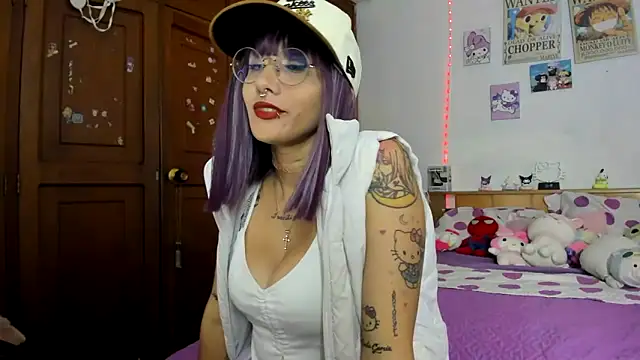 LunaDeCristall online show from October 9, 2025, 7:06 am