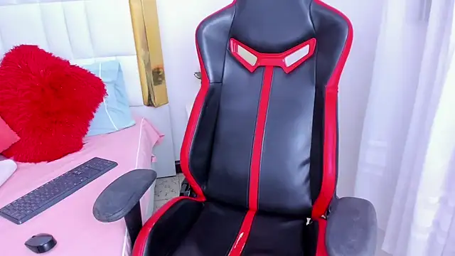 Snapshot of MadelineJackson chatting on March 21, 2025, 1:13 am MadelineJackson online show from March 21, 2025, 1:13 am