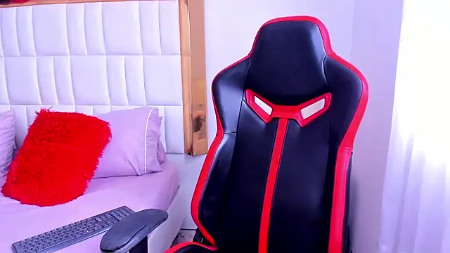 MadelineJackson online show from January 10, 2026, 9:52 pm