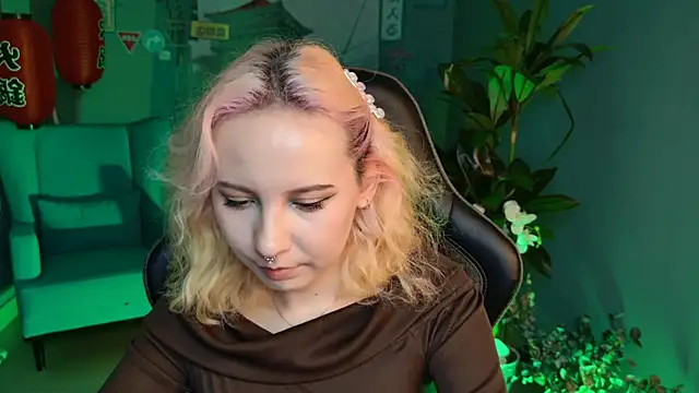 JasmineMilko online show from February 13, 2025, 8:17 am