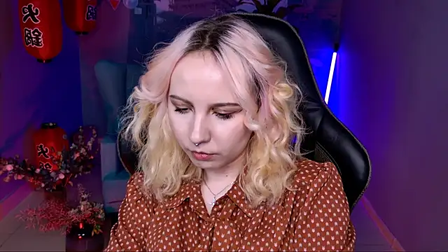 JasmineMilko online show from March 18, 2025, 2:26 pm