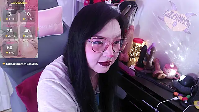 LiloMoon69 online show from September 26, 2025, 1:04 pm