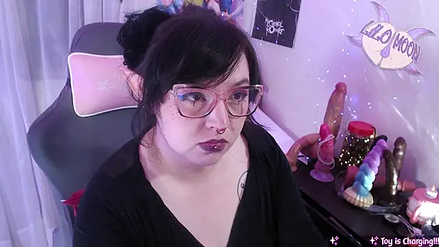 Snapshot of LiloMoon69 chatting on May 26, 2026, 6:31 am LiloMoon69 online show from May 26, 2026, 6:31 am