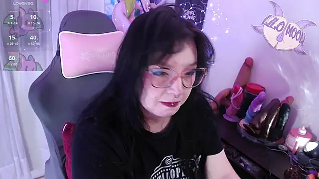 Snapshot of LiloMoon69 chatting on May 31, 2026, 10:44 am LiloMoon69 online show from May 31, 2026, 10:44 am