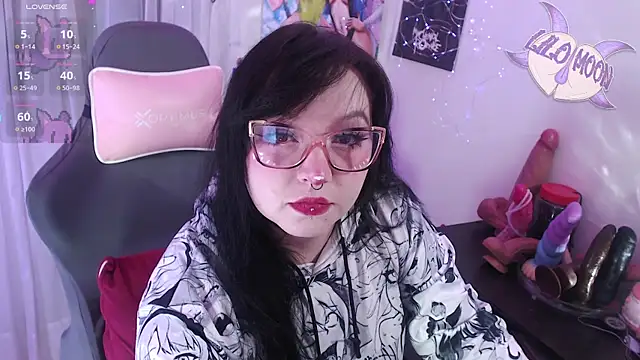 Snapshot of LiloMoon69 chatting on June 2, 2026, 6:37 am LiloMoon69 online show from June 2, 2026, 6:37 am