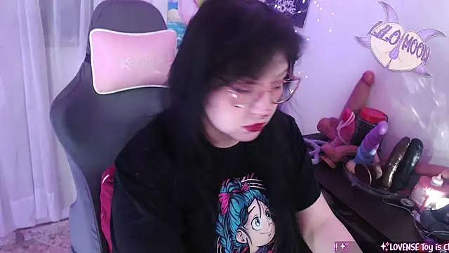 Snapshot of LiloMoon69 chatting on June 5, 2026, 6:42 am LiloMoon69 online show from June 5, 2026, 6:42 am