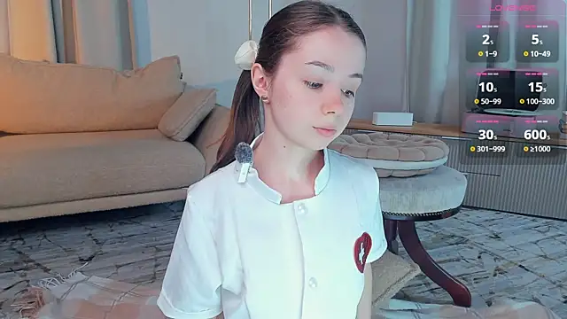 DominikaElis online show from April 1, 2026, 7:11 pm