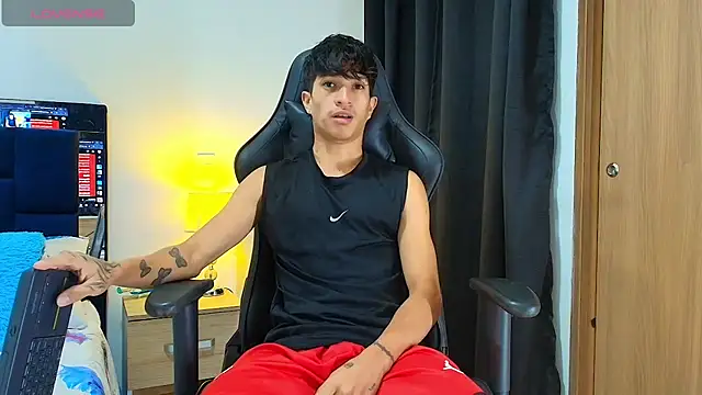  CamiloBass online show from April 19, 2026, 8:22 pm