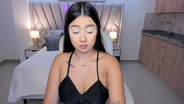 amelie jhons online show from October 18, 2025, 8:42 pm