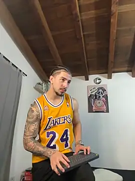 Valentino Xander online show from November 7, 2025, 11:27 pm