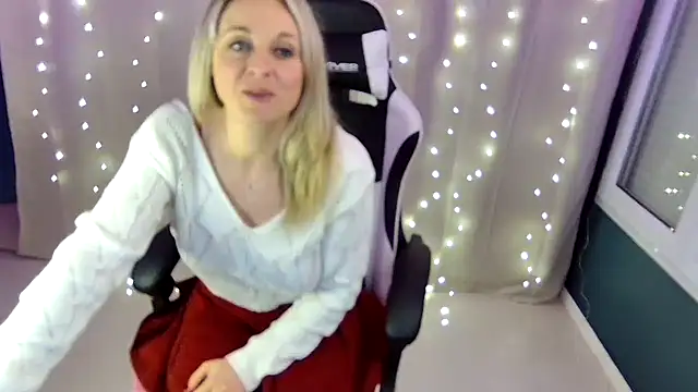 Snapshot of cassiehotsexy chatting on February 17, 2025, 8:36 pm cassiehotsexy online show from February 17, 2025, 8:36 pm