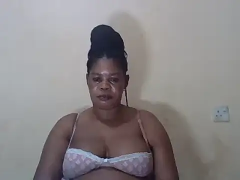 Snapshot of ANALQUEEN4 chatting on February 18, 2025, 6:15 pm ANALQUEEN4 online show from February 18, 2025, 6:15 pm
