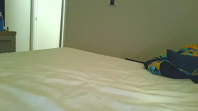 costanza7070 online show from March 13, 2026, 7:04 am