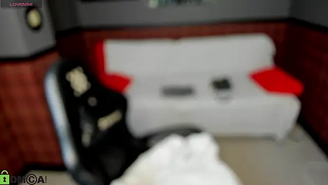 Nicole Charm online show from March 13, 2026, 12:23 pm