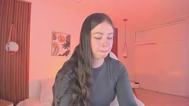 TiffanyWright online show from September 18, 2025, 1:02 pm