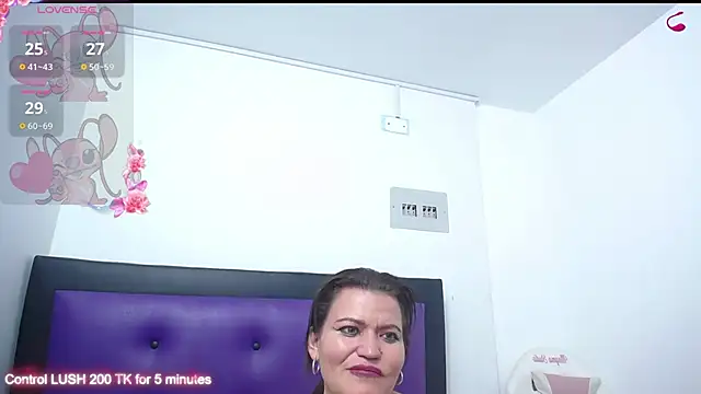 Snapshot of kambelroche chatting on March 13, 2025, 2:33 pm kambelroche online show from March 13, 2025, 2:33 pm