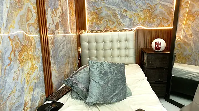 Snapshot of _Jessi29_ chatting on October 8, 2025, 10:40 pm  Jessi29  online show from October 8, 2025, 10:40 pm