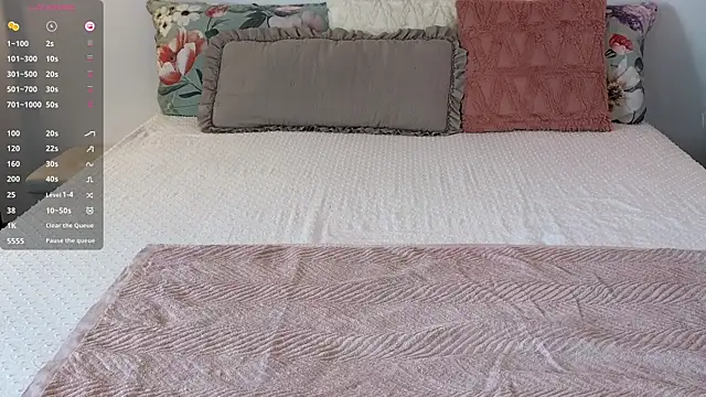 AliceMYs online show from November 4, 2025, 10:14 am