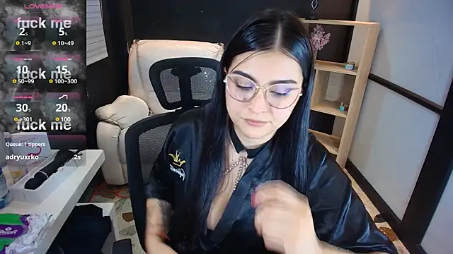 TifanyWhite  online show from January 5, 2025, 2:27 am