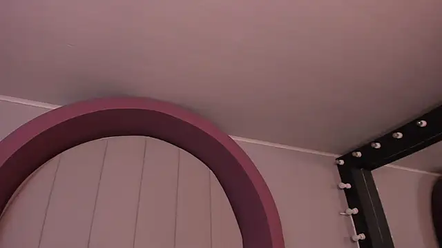 morganlake  online show from October 31, 2025, 3:40 am