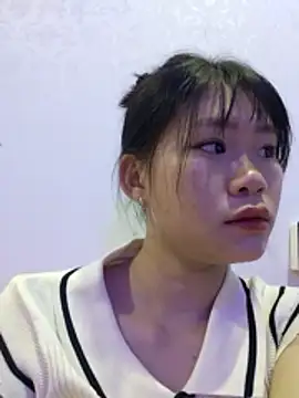 Snapshot of Alissa_121 chatting on October 14, 2025, 3:35 pm Alissa 121 online show from October 14, 2025, 3:35 pm