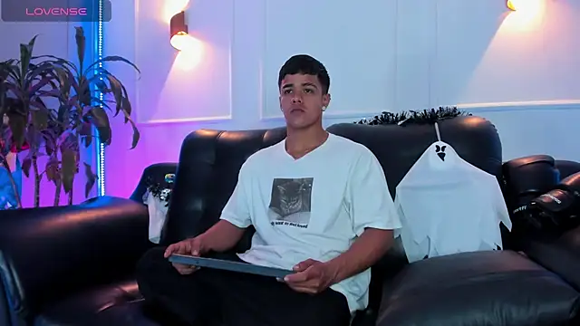 Rob saenz  online show from October 30, 2025, 1:56 pm