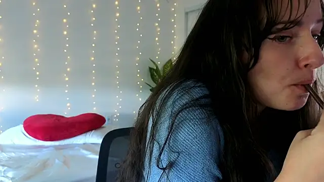 Sapphir3xoxo online show from November 17, 2025, 6:46 pm