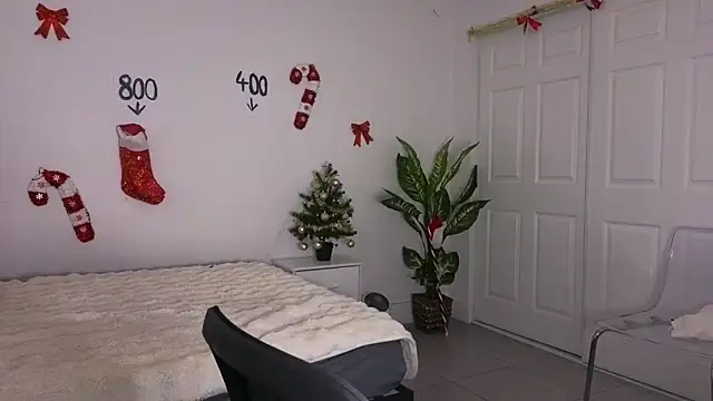 Sapphir3xoxo online show from December 23, 2025, 9:29 am