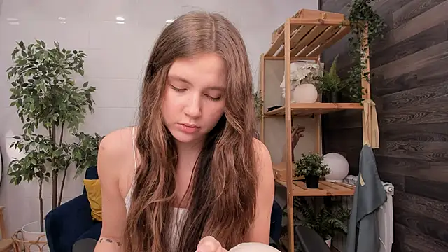 MaryannSoftt online show from February 6, 2025, 4:14 pm