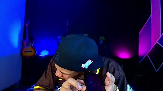 Damian latinxxx online show from February 25, 2025, 3:09 am