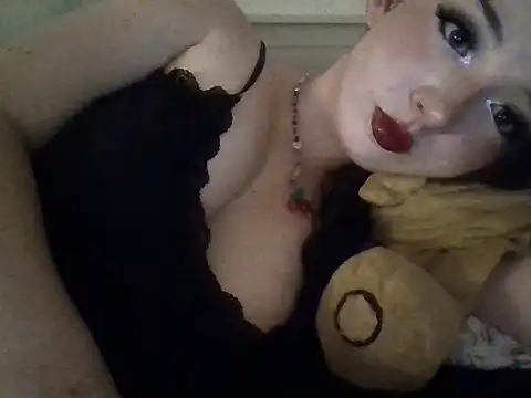 Cerisee04 online show from October 16, 2025, 9:38 pm