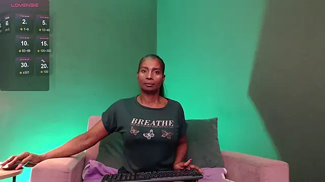 Snapshot of amara_bss_ chatting on January 7, 2025, 12:31 pm amara bss  online show from January 7, 2025, 12:31 pm