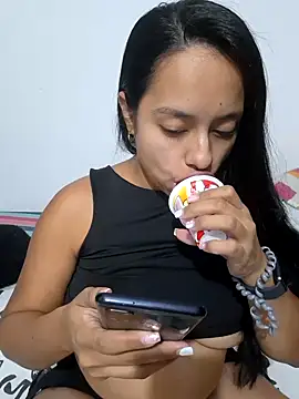 MarianaByanchi online show from December 28, 2024, 2:01 am