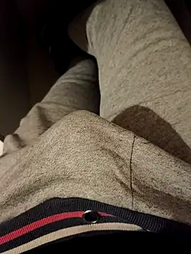 Snapshot of franko1987 chatting on February 15, 2026, 6:32 am franko1987 online show from February 15, 2026, 6:32 am