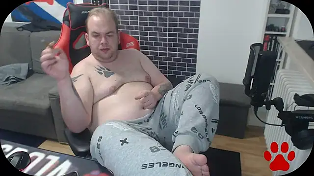 PupW0lfy online show from December 6, 2024, 6:50 pm