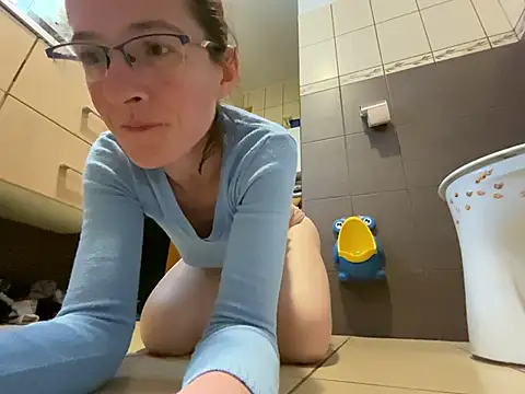 Milky hairy mommy online show from January 16, 2026, 8:46 pm