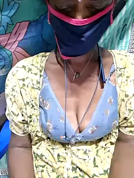 Snapshot of Tamil--Rani chatting on October 13, 2025, 3:12 pm Tamil--Rani online show from October 13, 2025, 3:12 pm